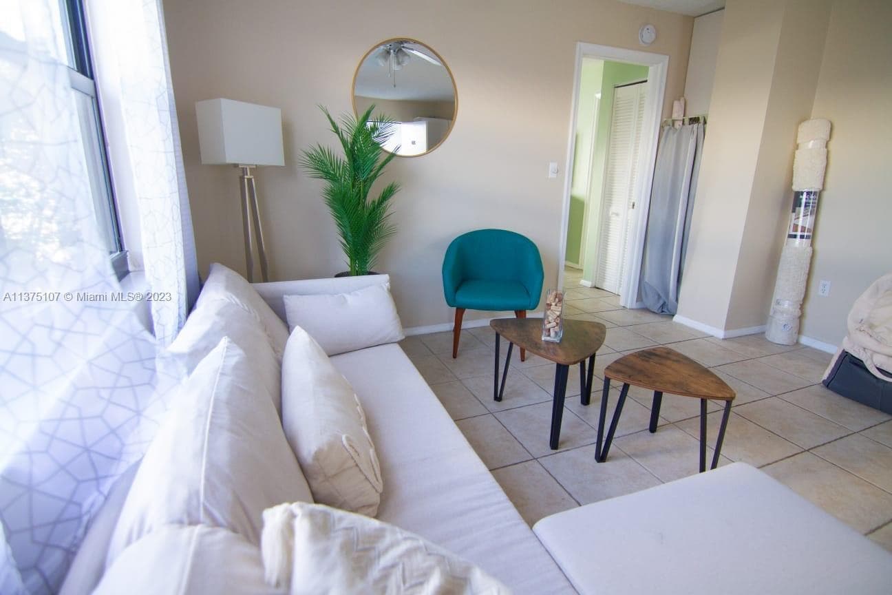 HIBISCUS SOUTH CONDO · #2D in Miami Beach - Photo 3