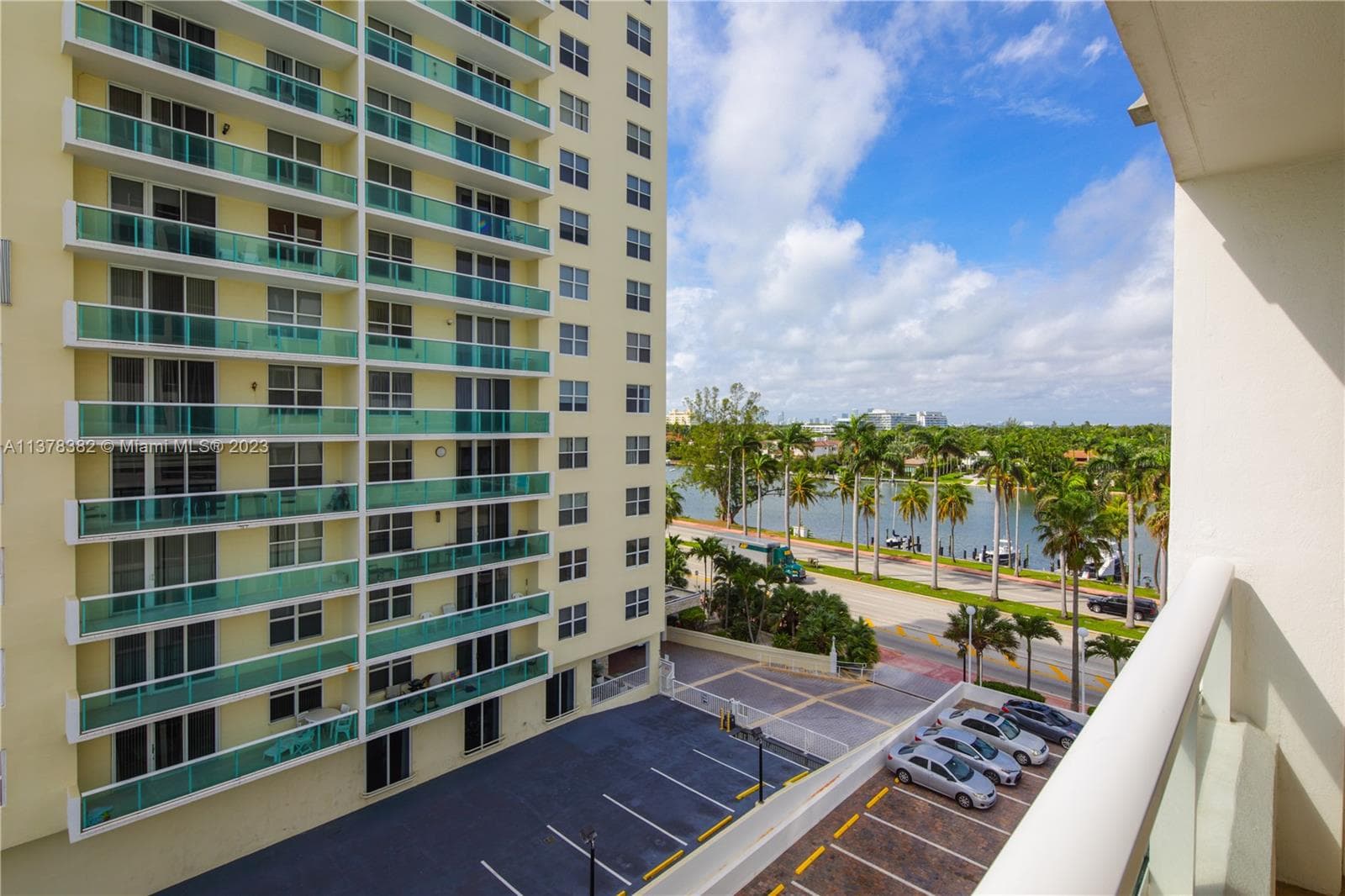 Carriage Club North · #610 in Miami Beach - Photo 32