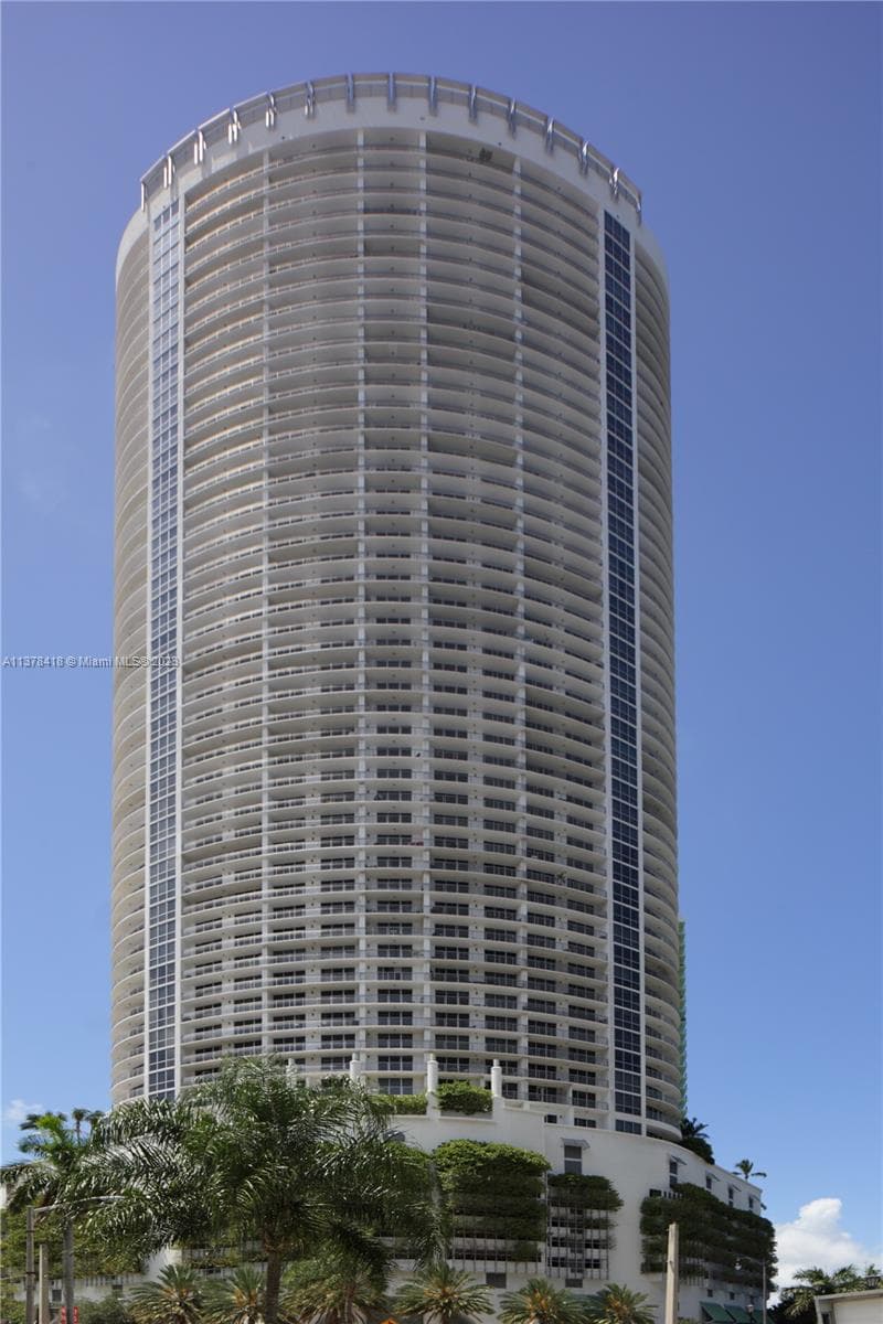 Opera Tower · #2602 in Miami - Photo 23