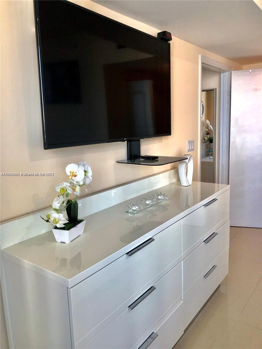 La Perla · #1705 in Sunny Isles Beach - Photo 24