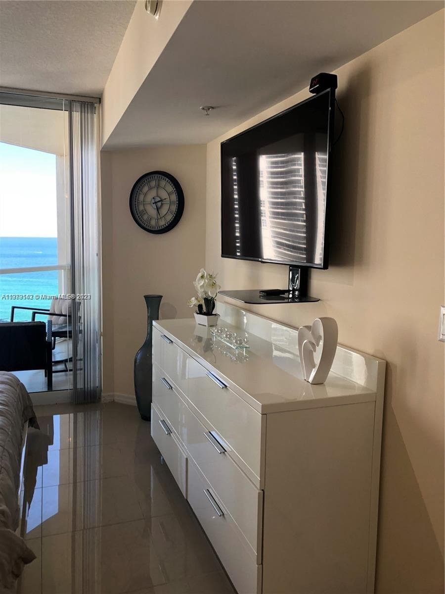 La Perla · #1705 in Sunny Isles Beach - Photo 19