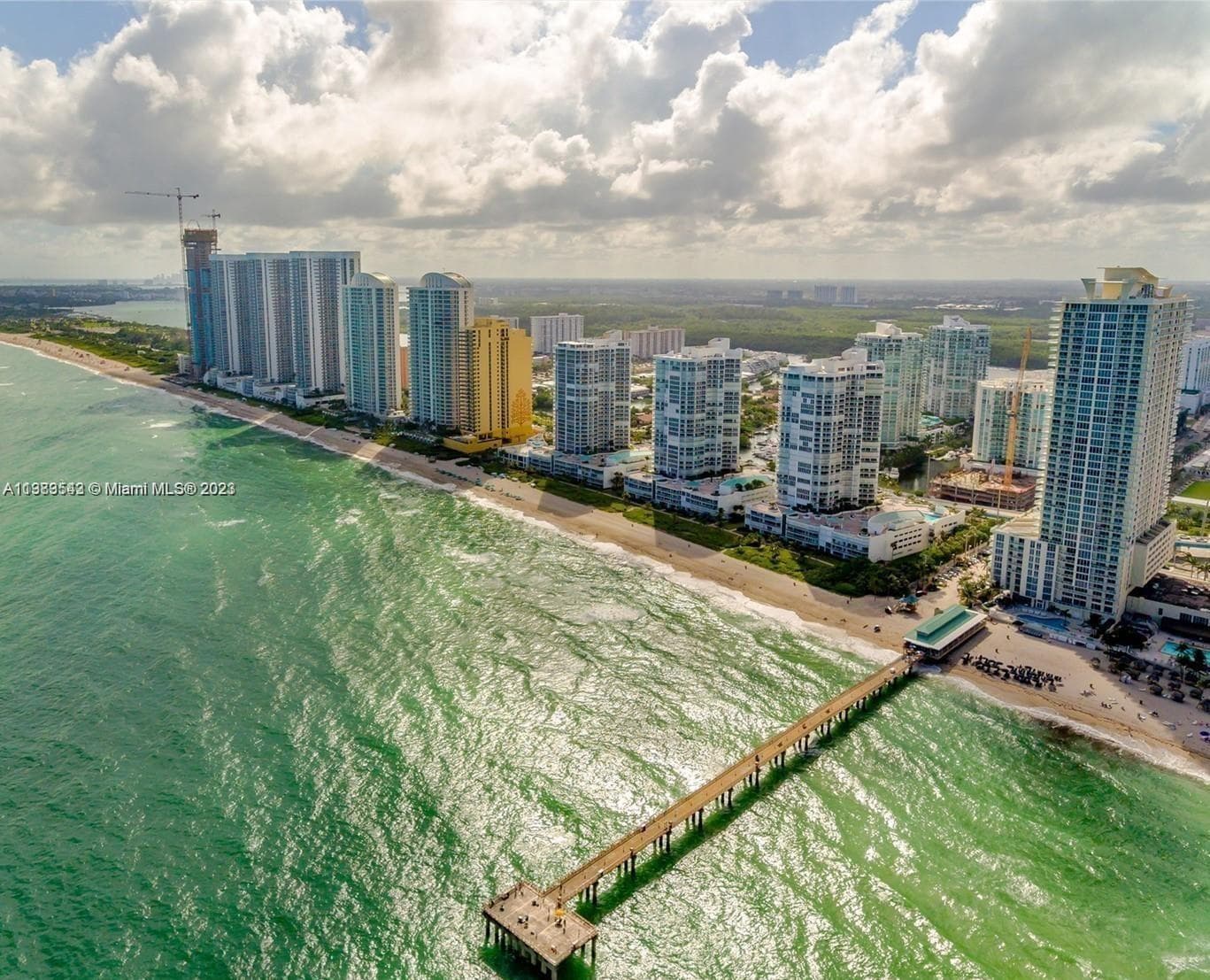 La Perla · #1705 in Sunny Isles Beach - Photo 35