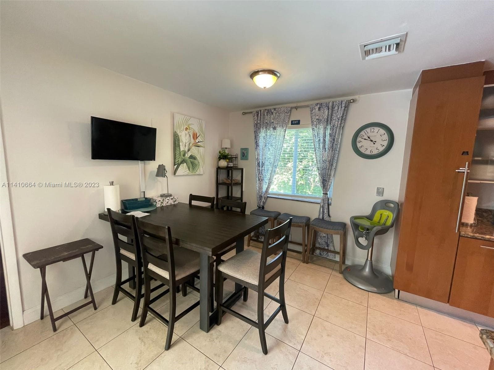 Kitchen Breakfast Table