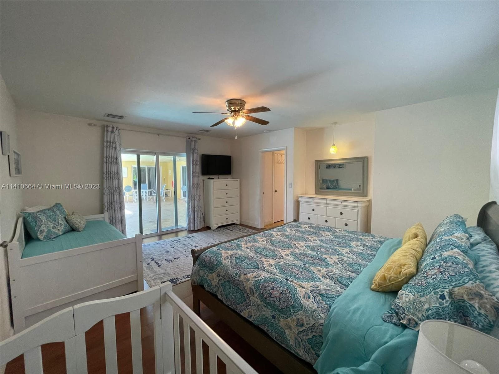 Primary Bedroom #1, Ensuite, pool access, walk in closet