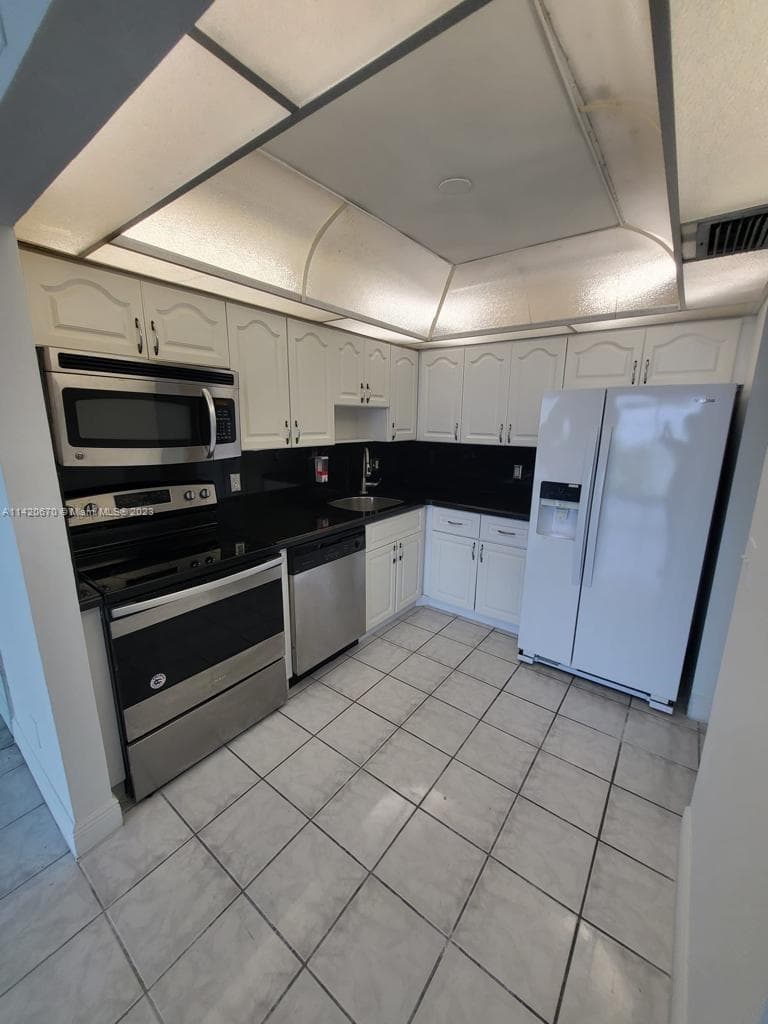 Sailboat Cay Condo · #1204 in North Miami - Photo 4