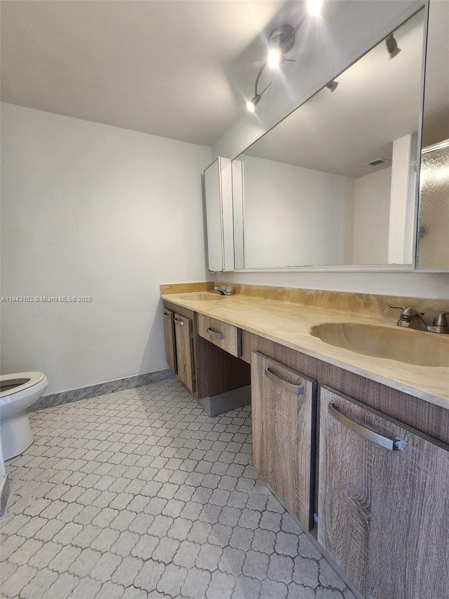 SAILBOAT CAY CONDO · #1513 in North Miami - Photo 23