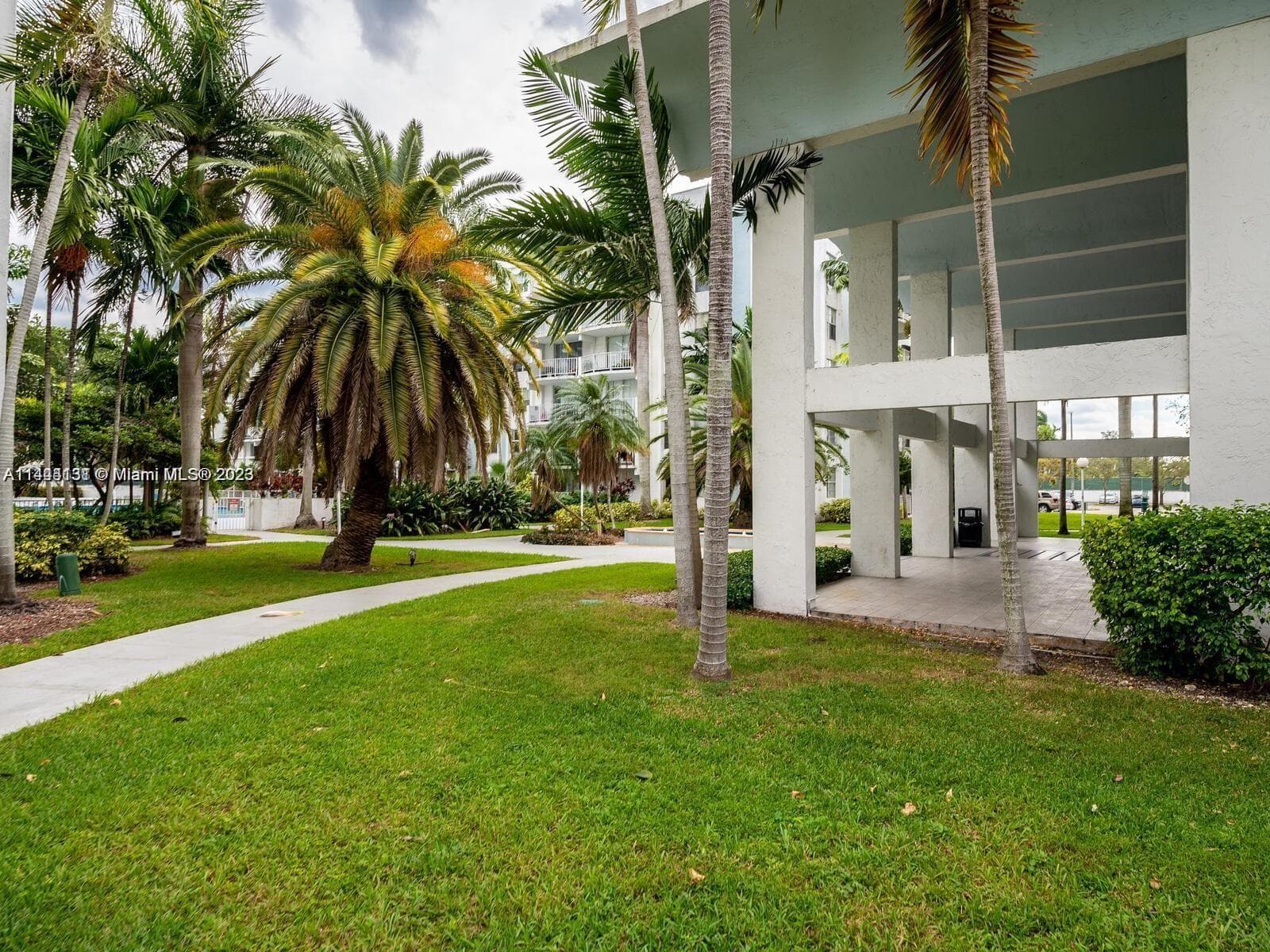MONTECARLO CONDO · #D112 in Miami - Photo 2