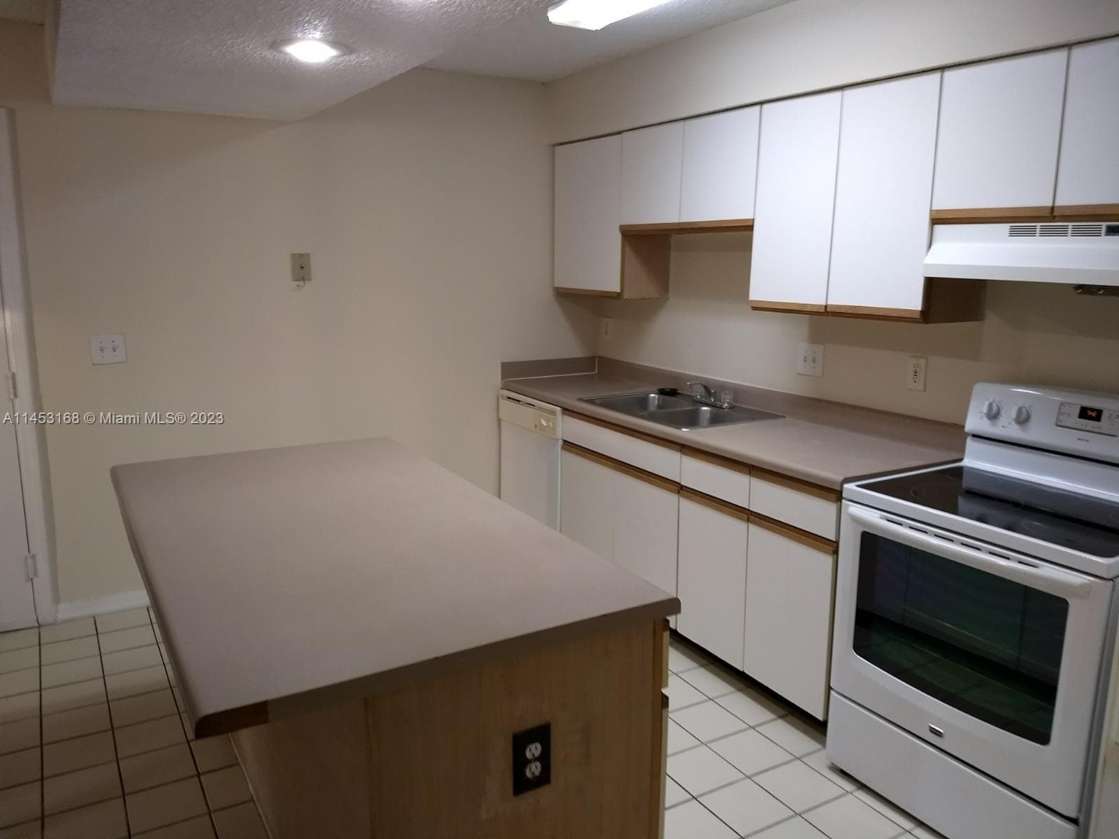 WINDWARD LAKES CONDO · #H303 in Pompano Beach - Photo 7