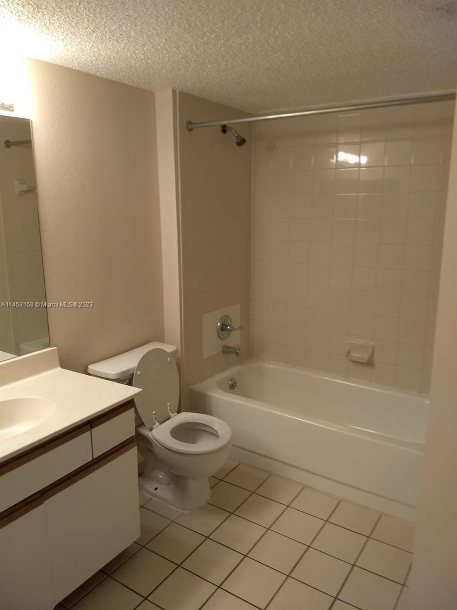 WINDWARD LAKES CONDO · #H303 in Pompano Beach - Photo 8