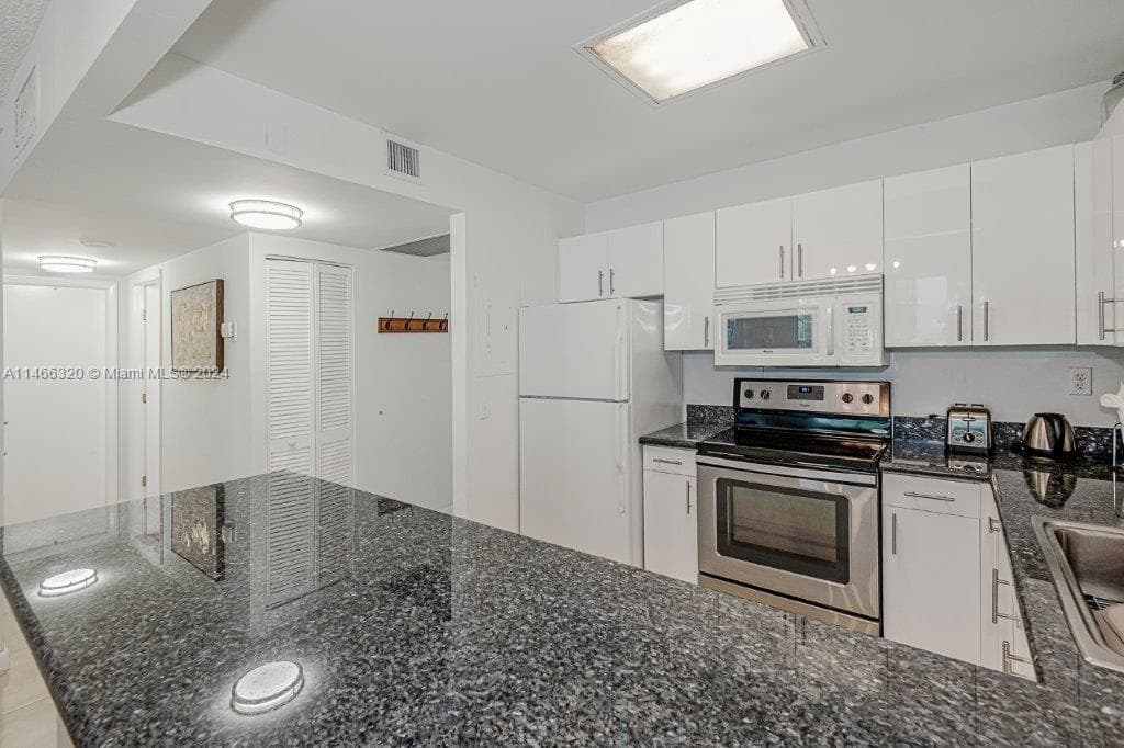 Roney Palace · #803 in Miami Beach - Photo 17