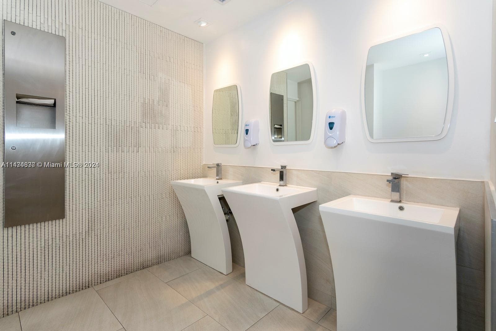 Seacoast 5151 · #1035 in Miami Beach - Photo 36