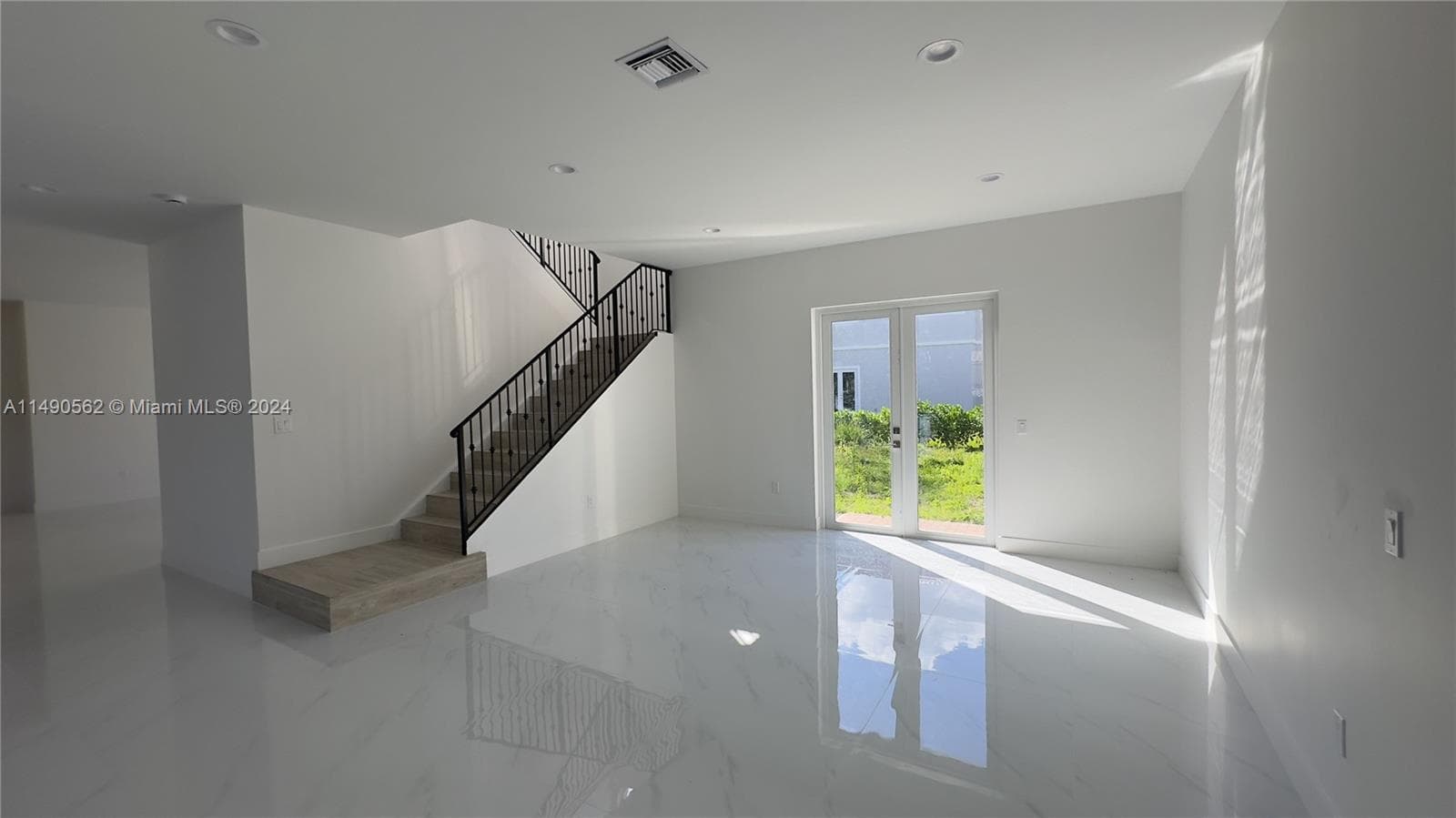 3562 Forest View Cir photo 27