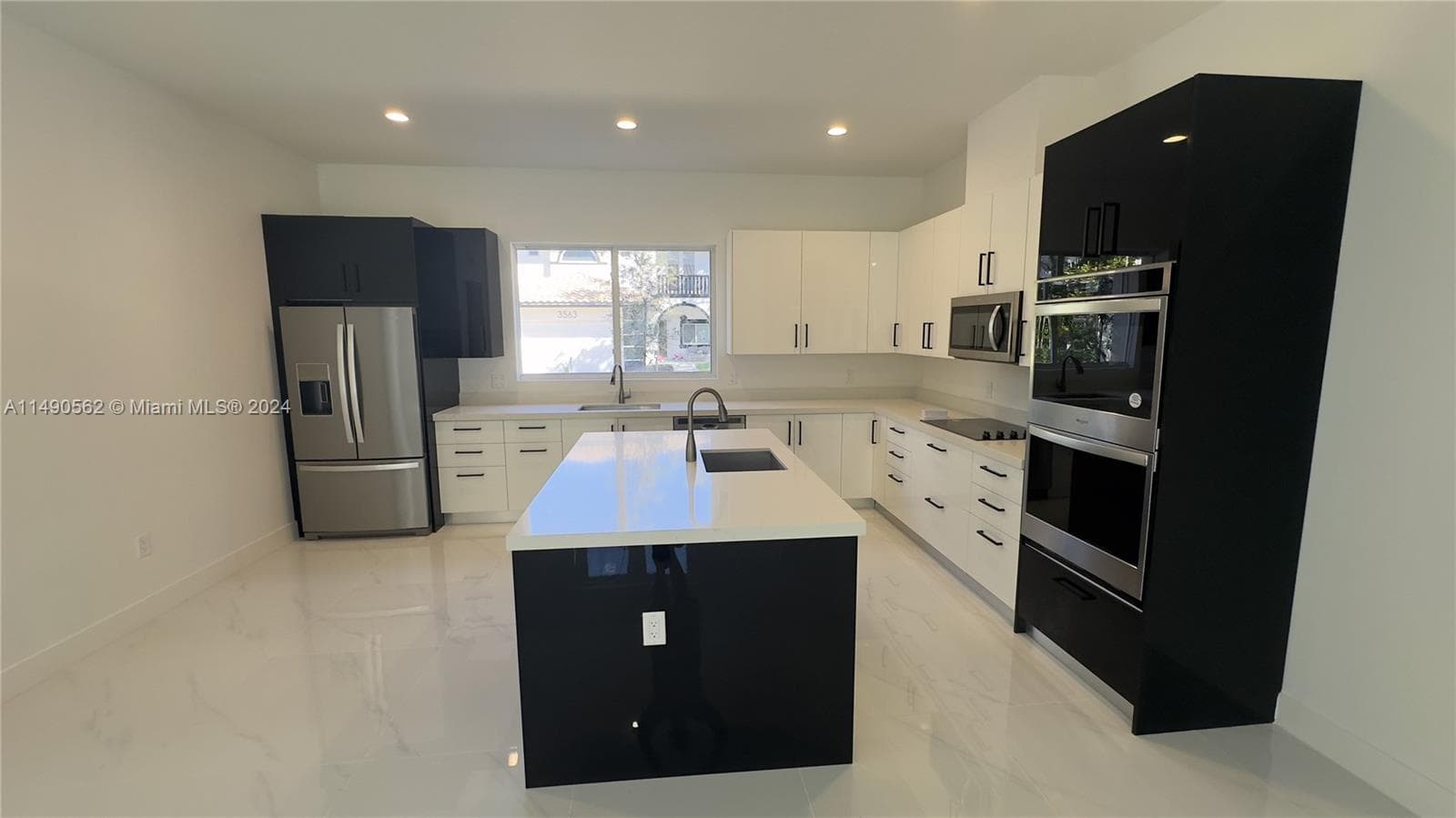 3562 Forest View Cir photo 13
