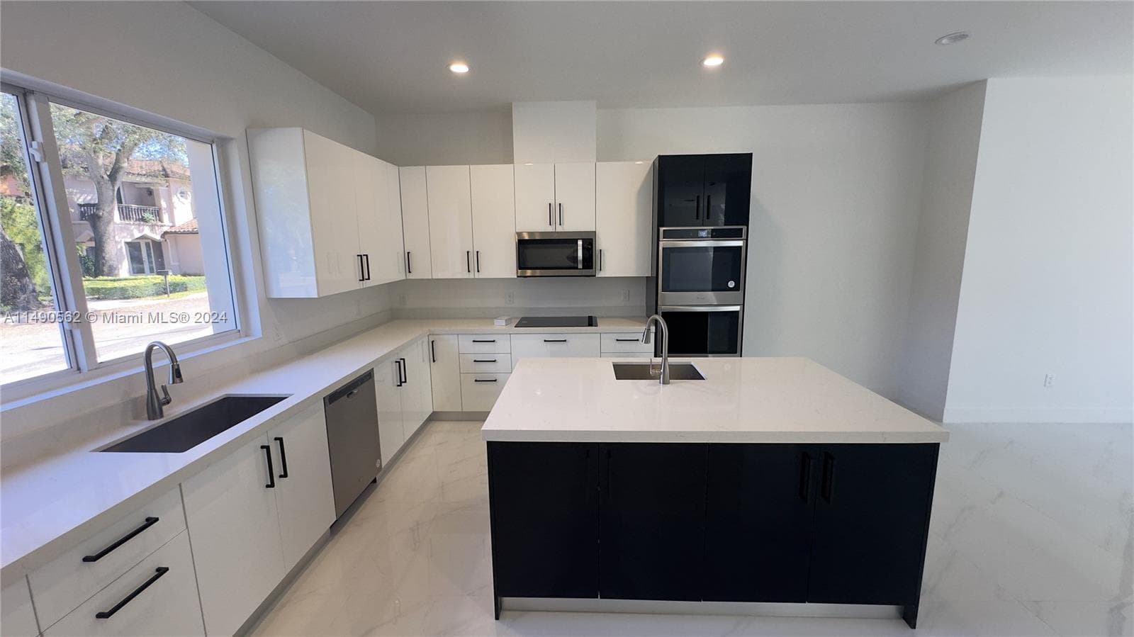 3562 Forest View Cir photo 16