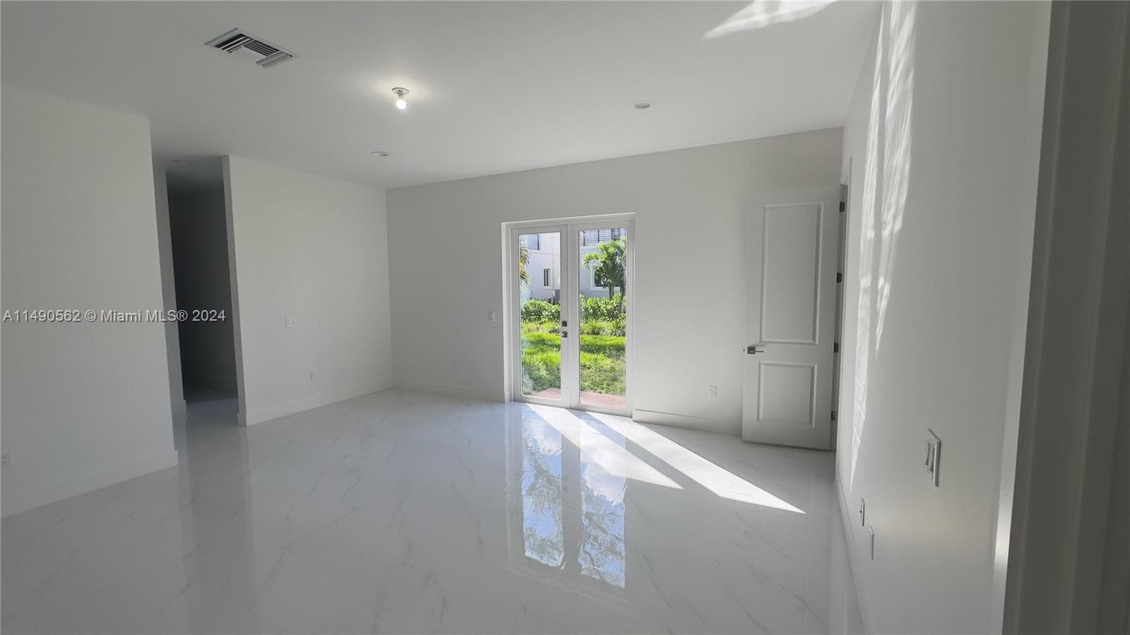 3562 Forest View Cir photo 12