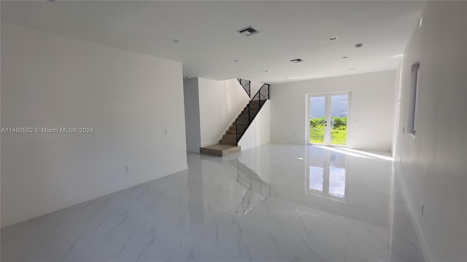 3562 Forest View Cir photo 26