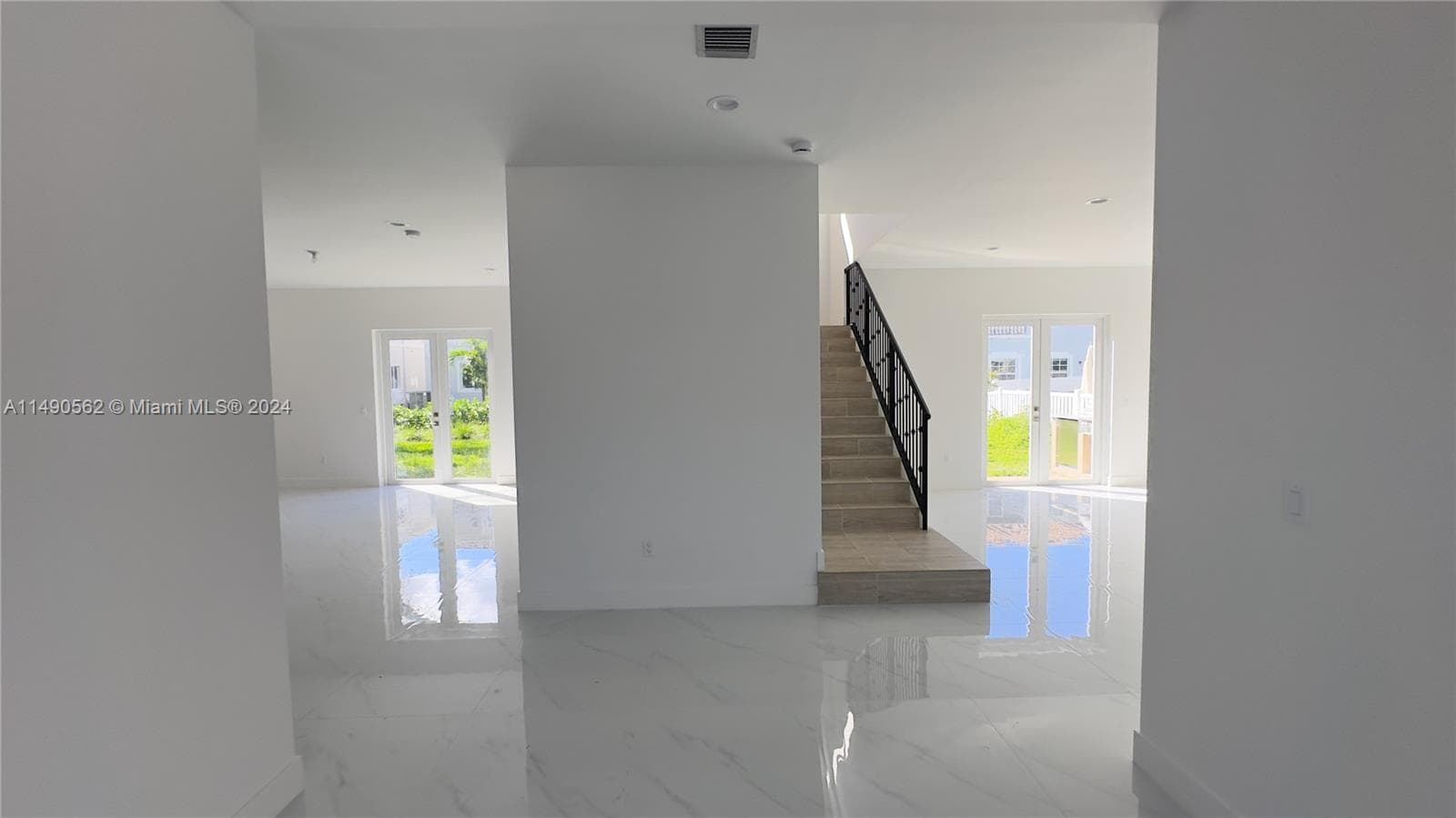 3562 Forest View Cir photo 7