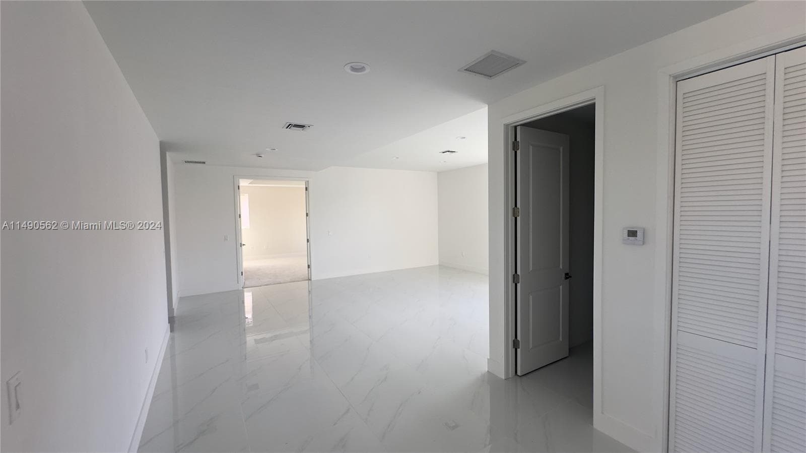 3562 Forest View Cir photo 32