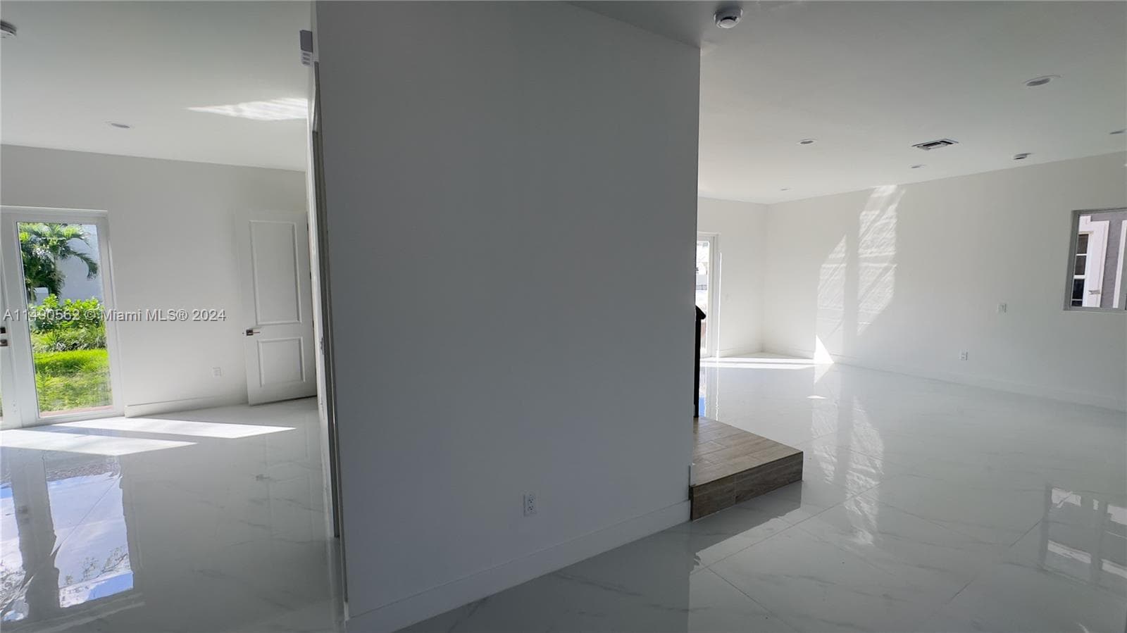 3562 Forest View Cir photo 9