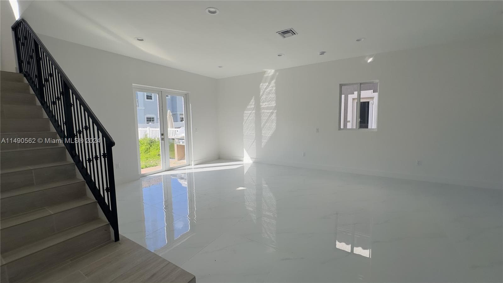 3562 Forest View Cir photo 24
