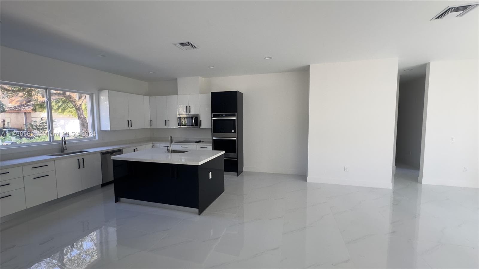 3562 Forest View Cir photo 10