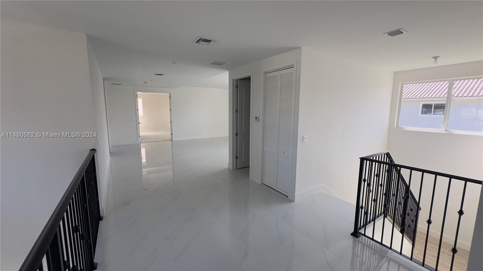 3562 Forest View Cir photo 33