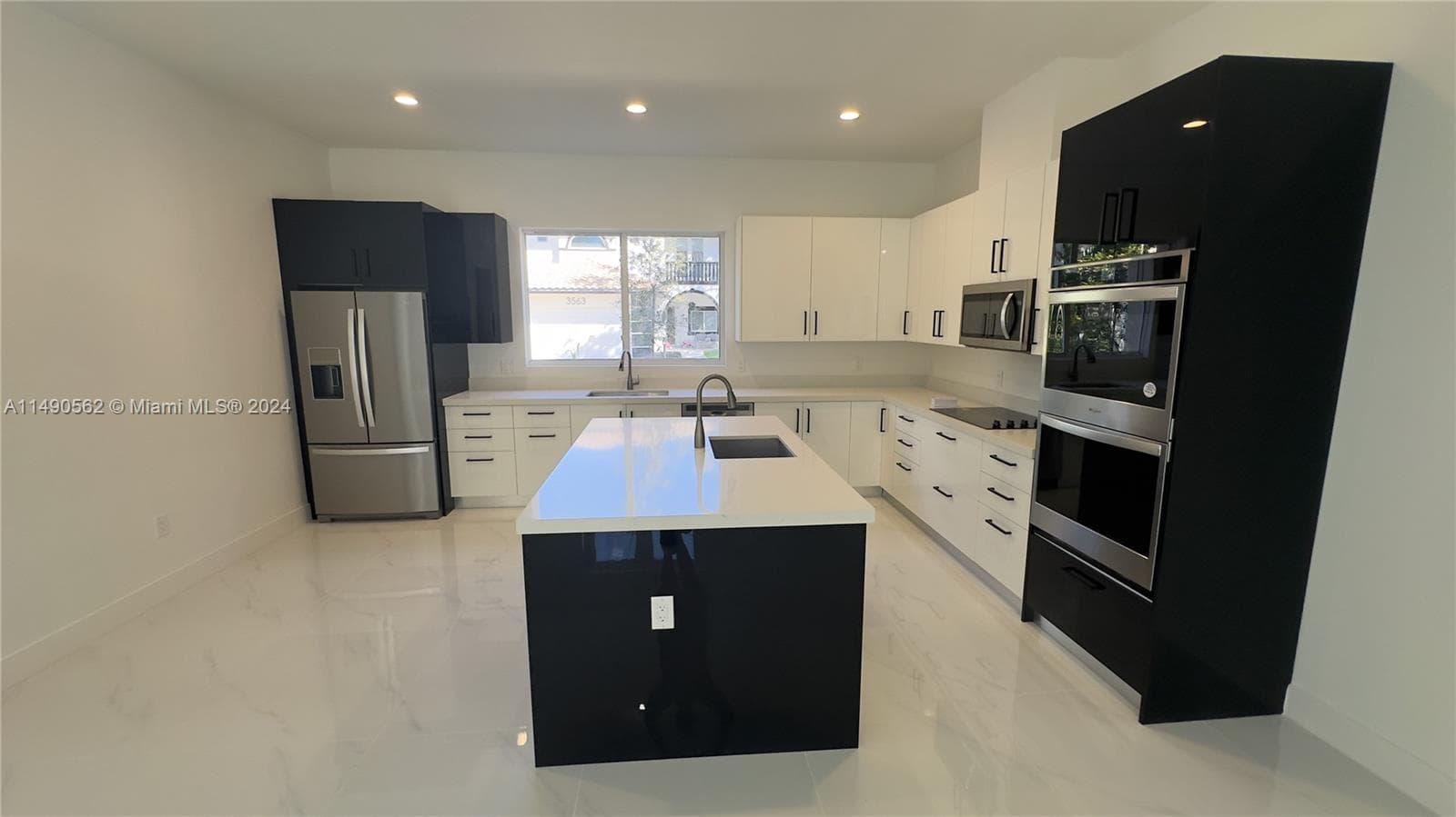 3562 Forest View Cir photo 14