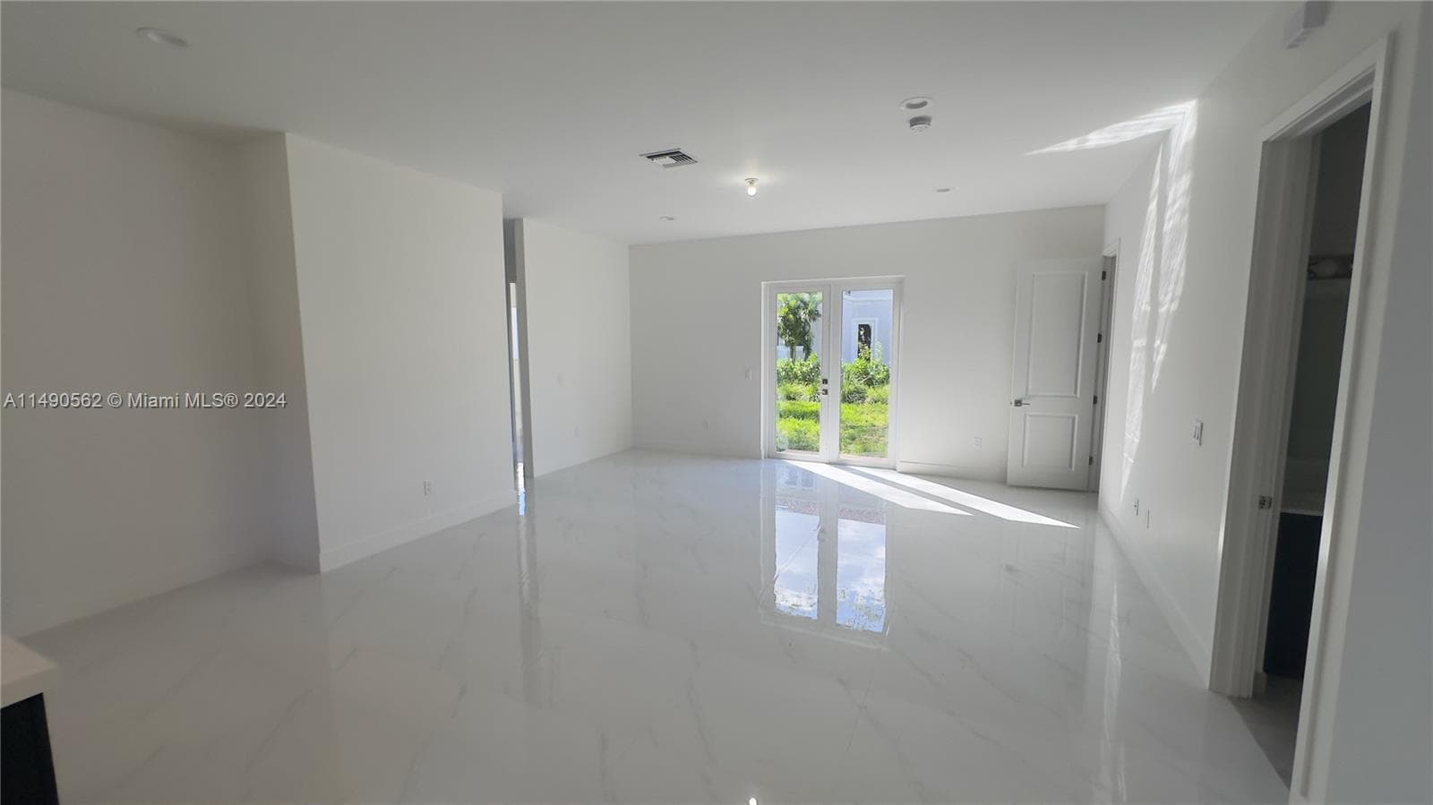 3562 Forest View Cir photo 18