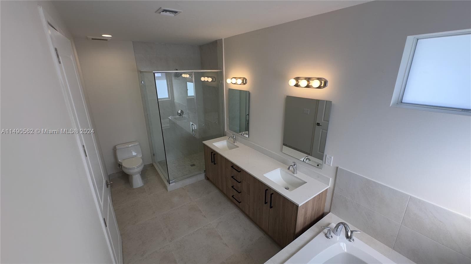 3562 Forest View Cir photo 55
