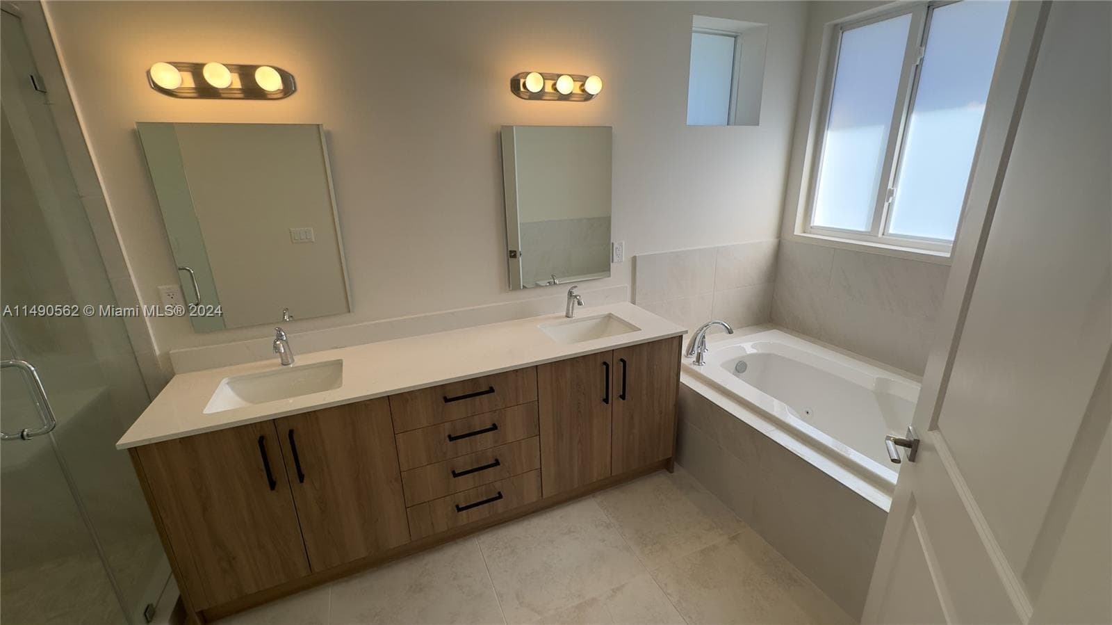 3562 Forest View Cir photo 59