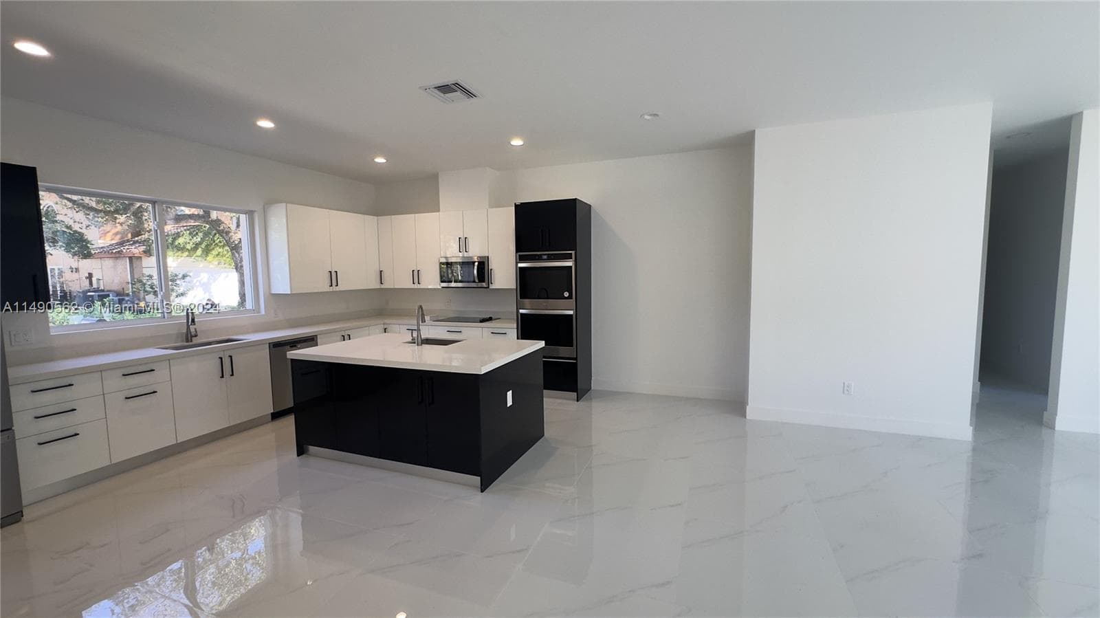 3562 Forest View Cir photo 11