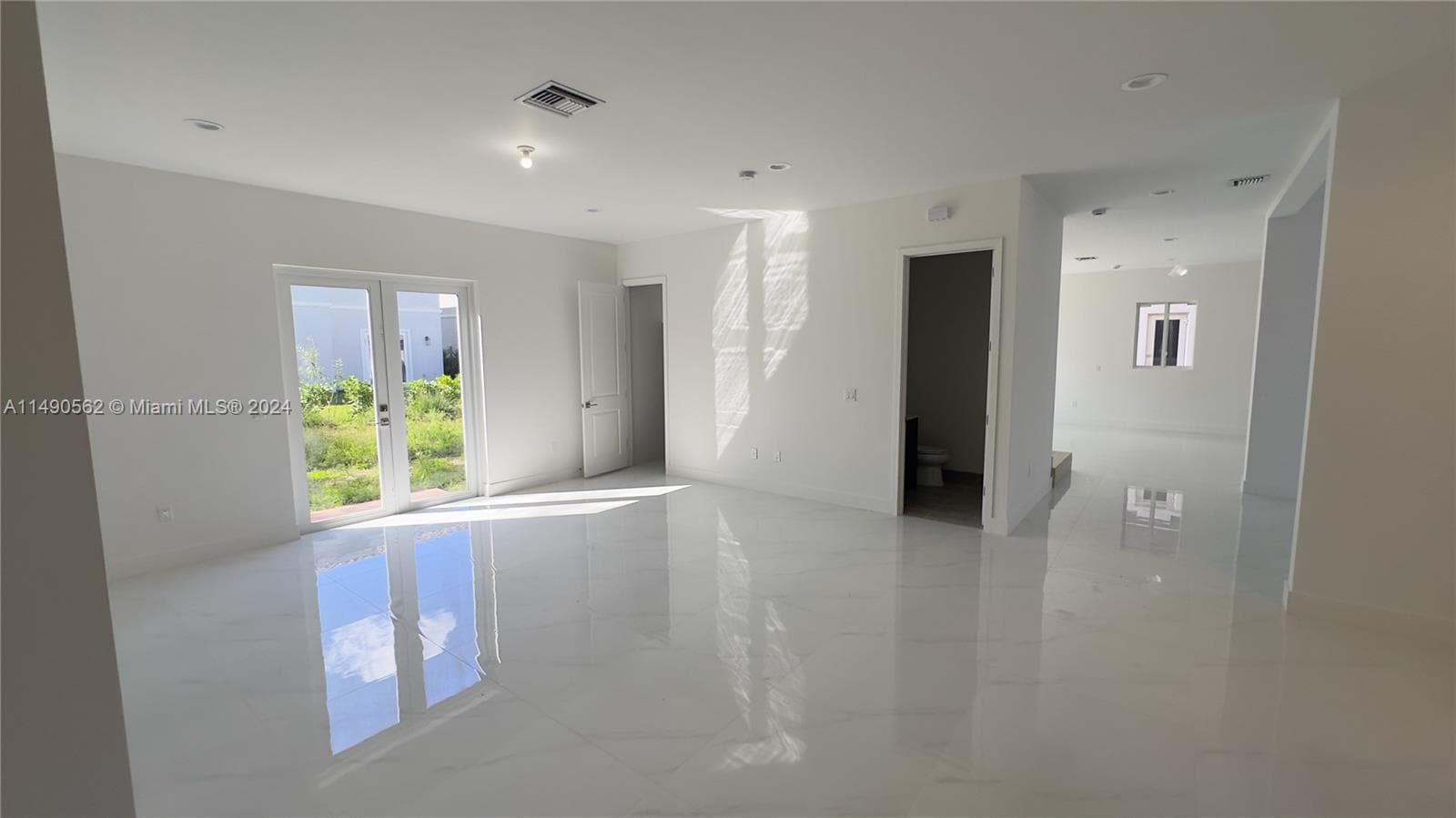 3562 Forest View Cir photo 19