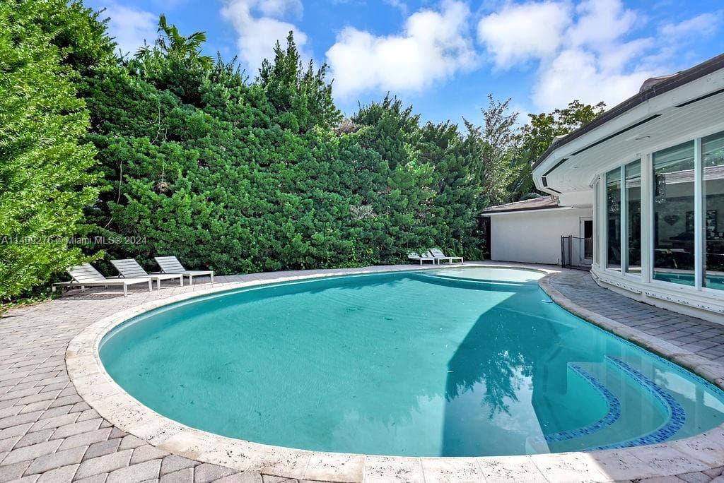 61 Camden Ct photo 13