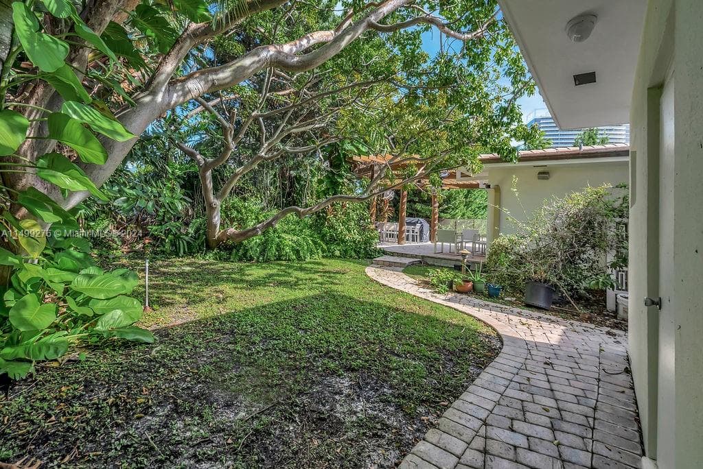 61 Camden Ct photo 14