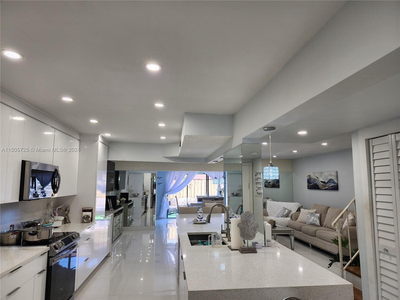 HOLLYWOOD GARDENS · #12B in Hollywood - Photo 2