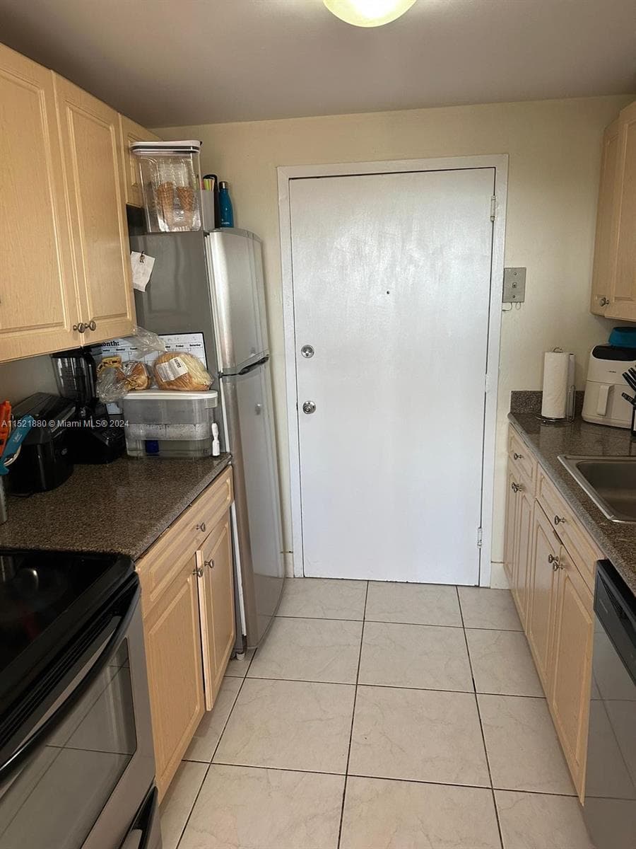 KEYSTONE TOWERS CONDO · #1004 in North Miami - Photo 10
