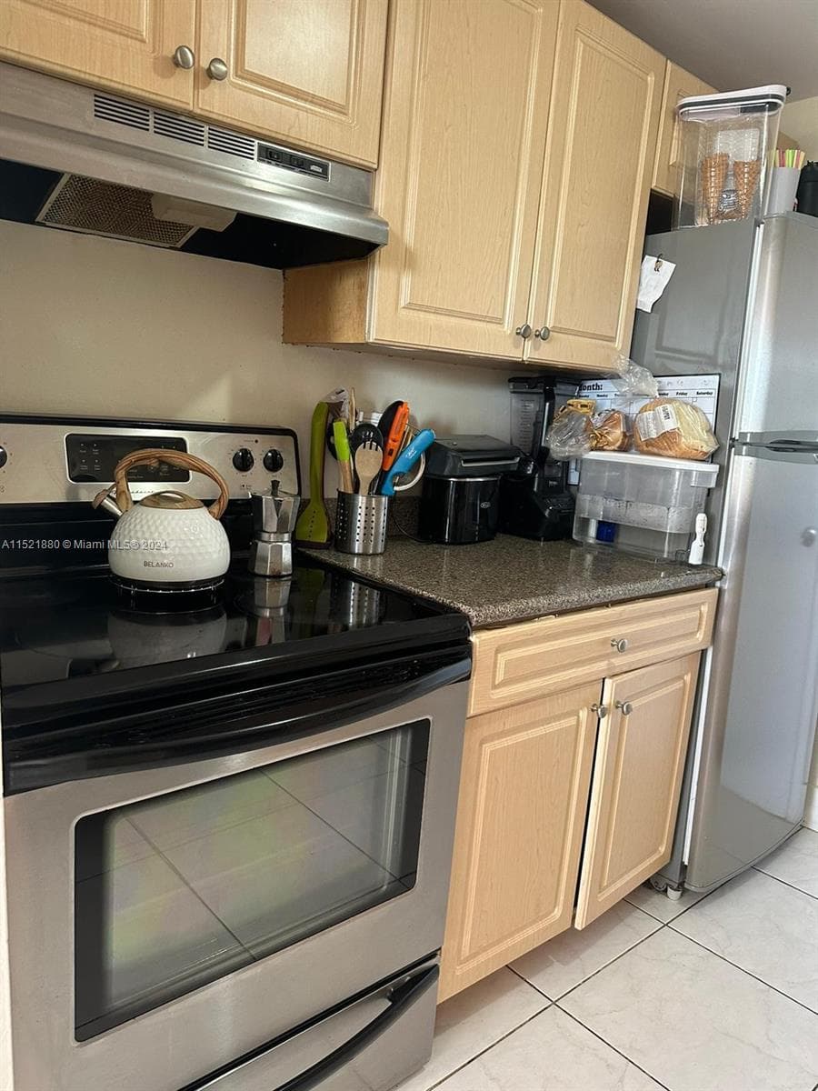 KEYSTONE TOWERS CONDO · #1004 in North Miami - Photo 8