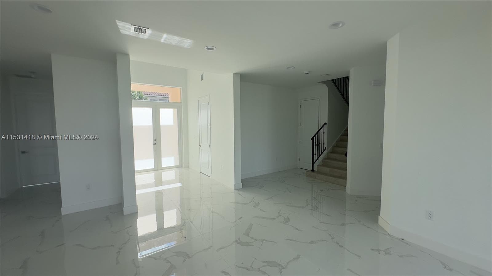 3523 Forest View Cir photo 6