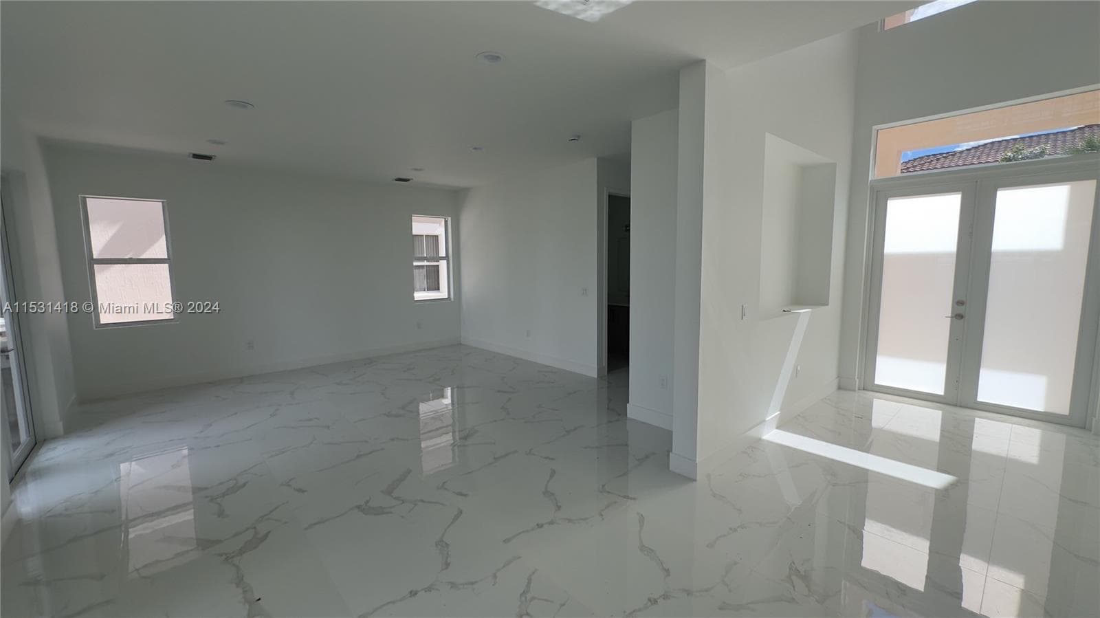 3523 Forest View Cir photo 3