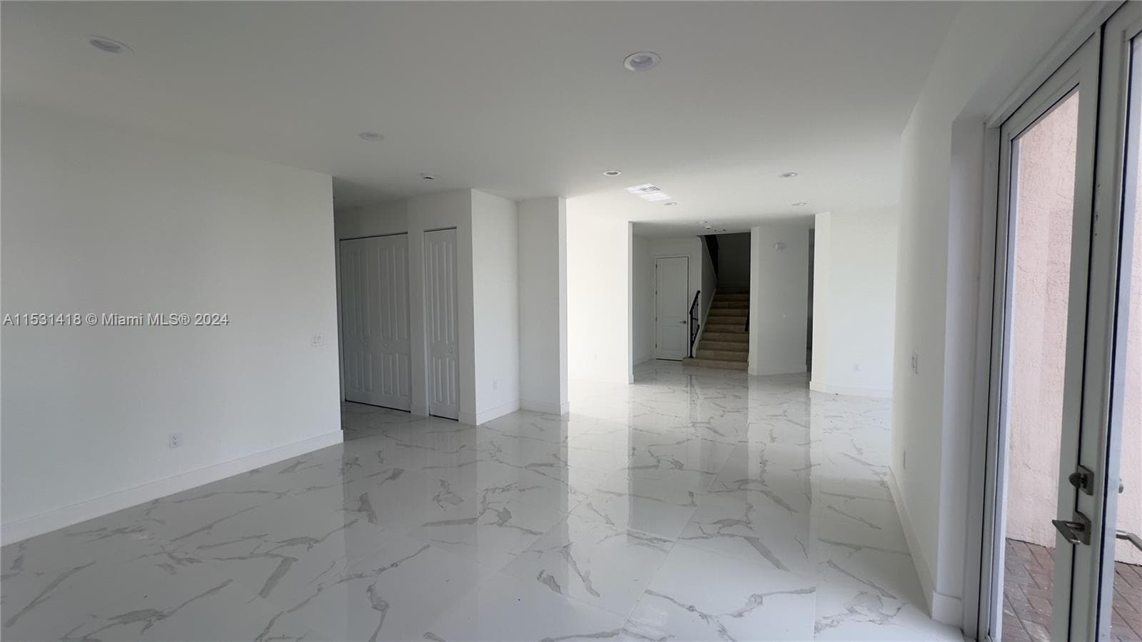 3523 Forest View Cir photo 9