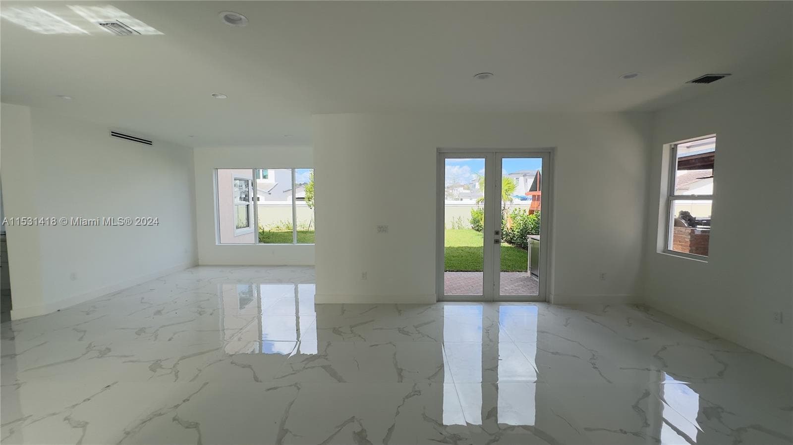 3523 Forest View Cir photo 11