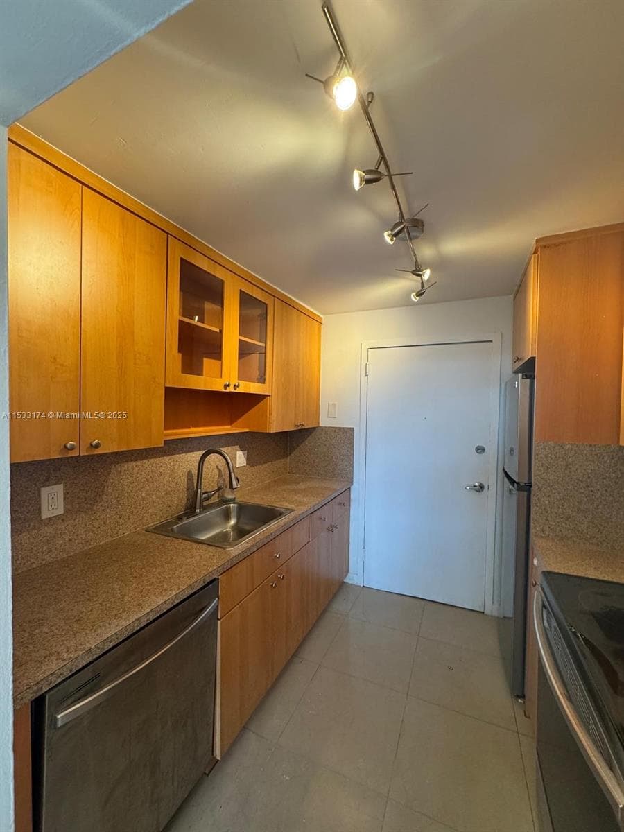 Keystone towers · #303 in North Miami - Photo 3
