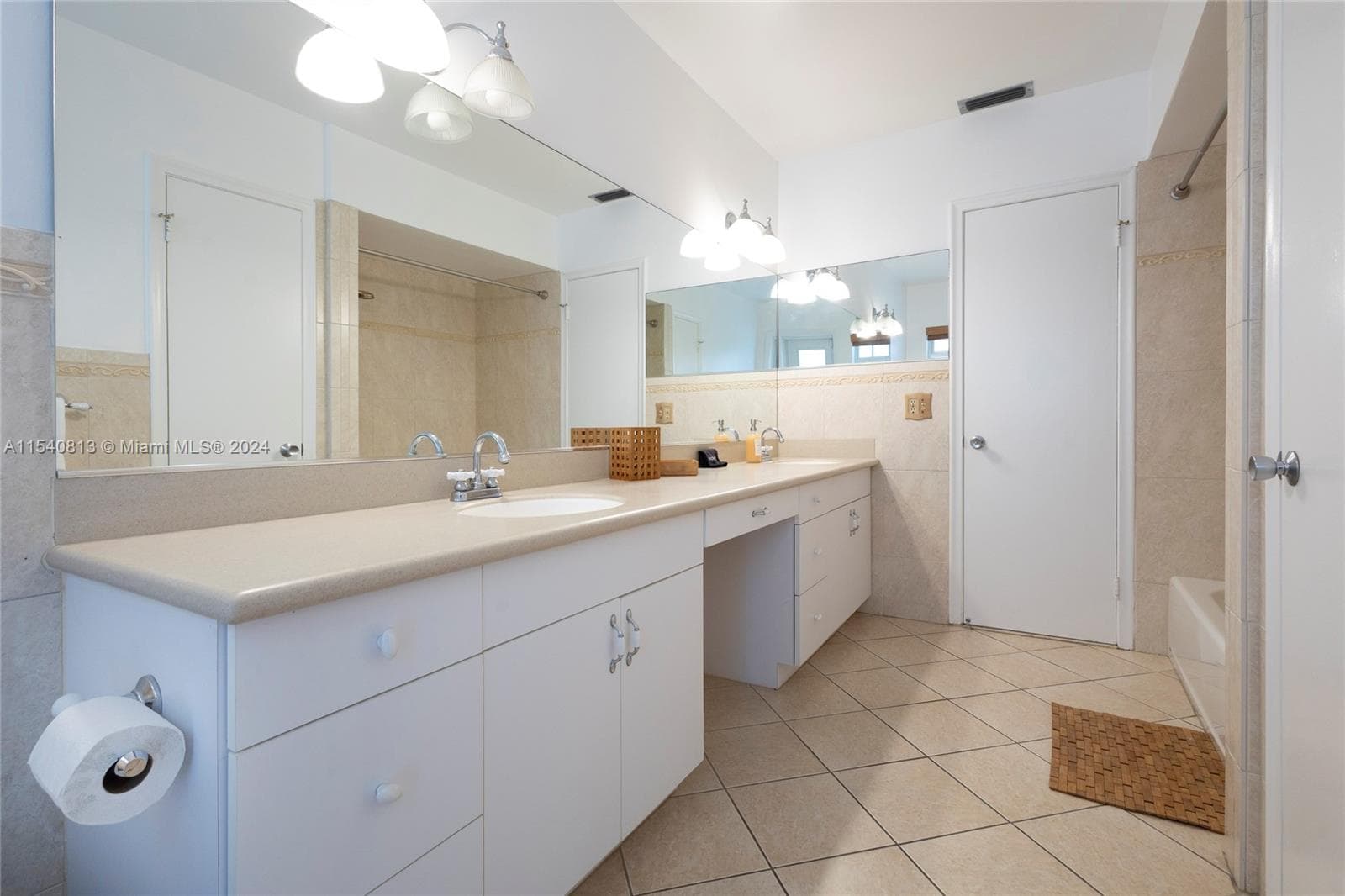 10130 SW 70th Ave photo 29