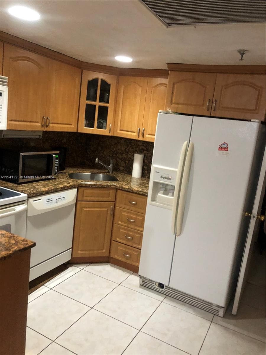 5445 Collins Ave # 7 #TH-7 photo 8