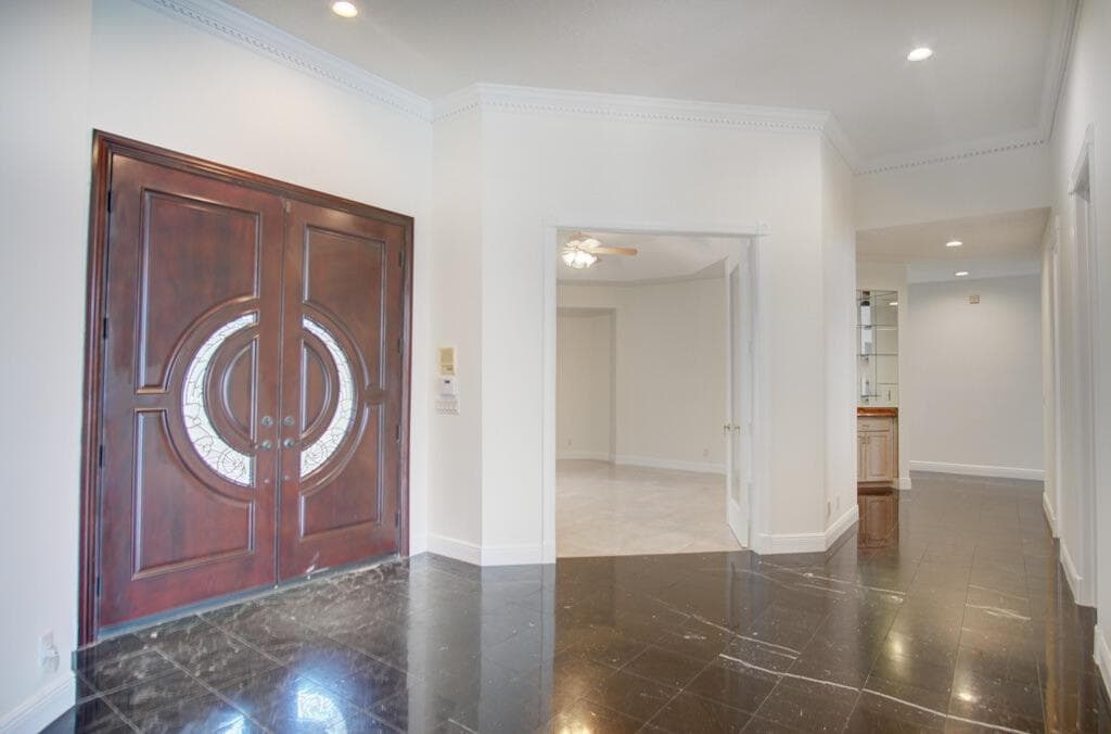 11-1front door inside