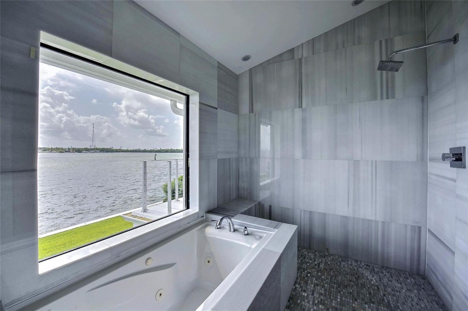 Primary wet room