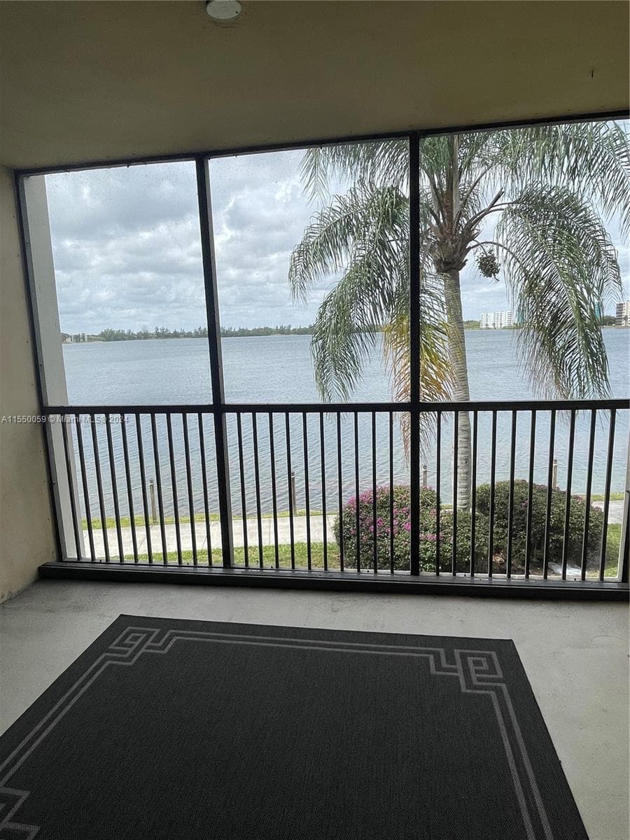 LAKE EMERALD CONDOMINIUM · #203 in Oakland Park - Photo 23