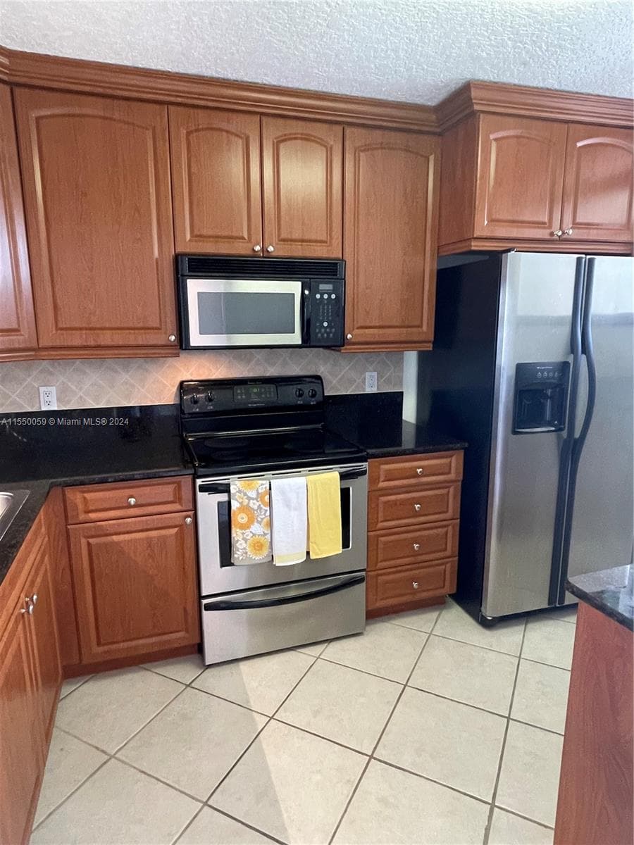 LAKE EMERALD CONDOMINIUM · #203 in Oakland Park - Photo 2