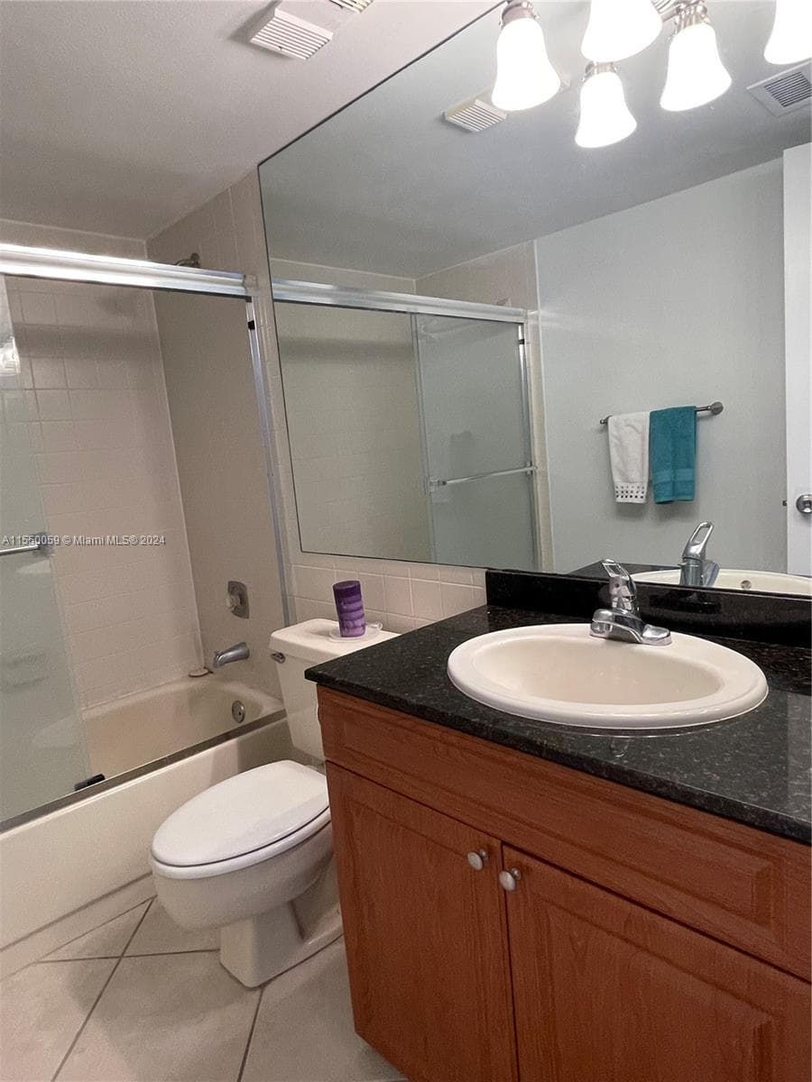 LAKE EMERALD CONDOMINIUM · #203 in Oakland Park - Photo 5