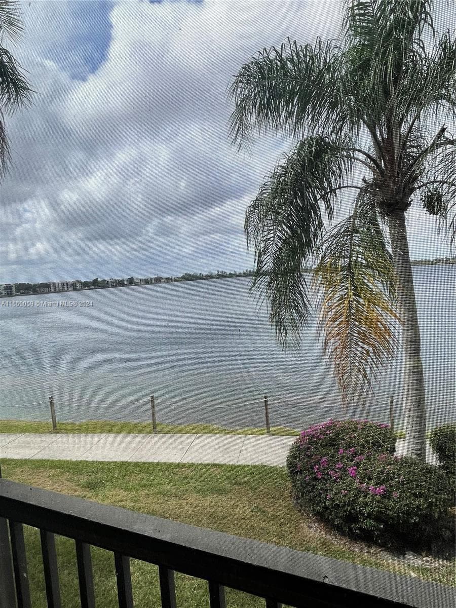LAKE EMERALD CONDOMINIUM · #203 in Oakland Park - Photo 24